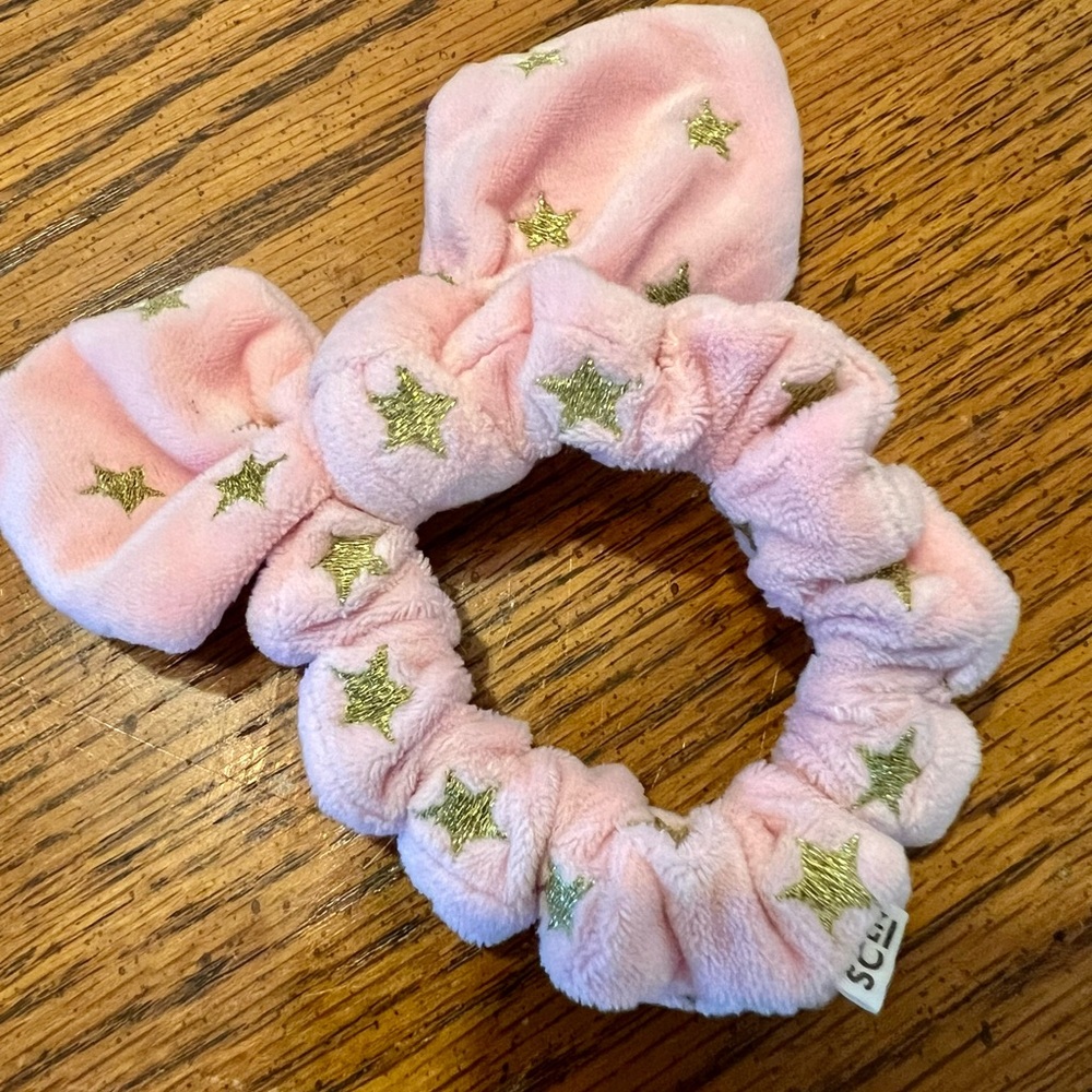 EXCLUSIVE Nashville Stoney Clover Lane Scrunchie